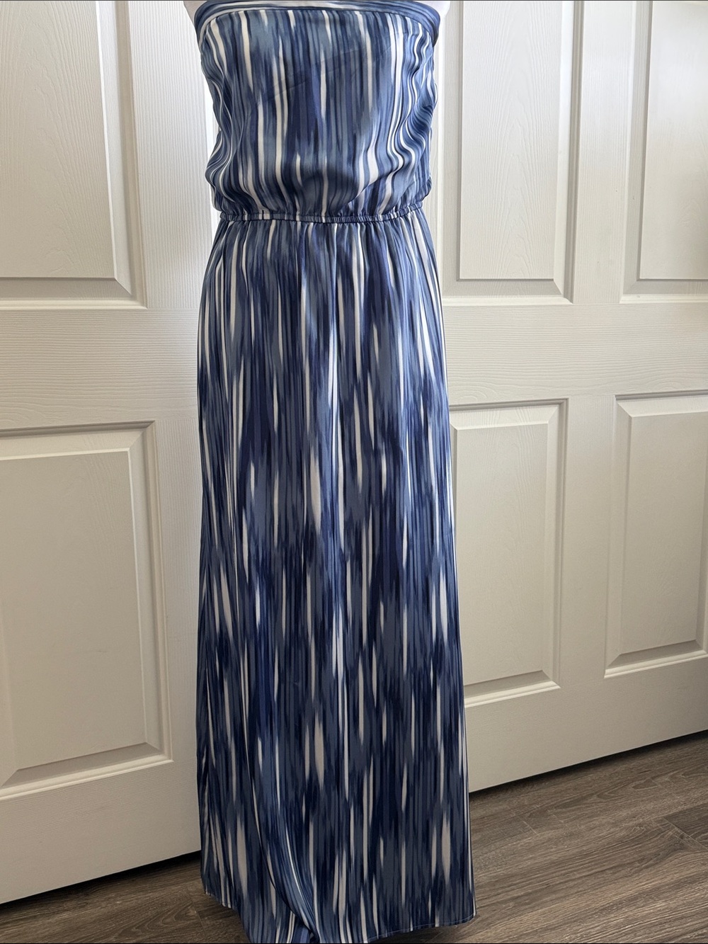 White House Black Market Blue and White Strapless Sundress